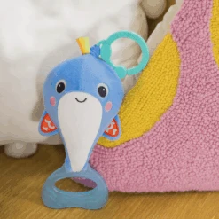 Bright Starts B Right Starts Whale -a-roo™ Trek & Shake Walvis Activity Toy 9 Bright Starts B Right Starts Whale -a-roo™ Trek & Shake Walvis Activity Toy -Pink or blue b right starts whale a roo trek amp shake walvis activity toy a319527 2