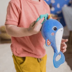 Bright Starts B Right Starts Whale -a-roo™ Trek & Shake Walvis Activity Toy 11 Bright Starts B Right Starts Whale -a-roo™ Trek & Shake Walvis Activity Toy -Pink or blue b right starts whale a roo trek amp shake walvis activity toy a319527 4