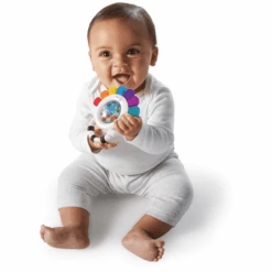 Baby Einstein Uitstekende Opus™ Bijtring Met Sensorische Rammelaars 9 Baby Einstein Uitstekende Opus™ Bijtring Met Sensorische Rammelaars -Pink or blue baby einstein uitstekende opus bijtring met sensorische rammelaars a319340 3