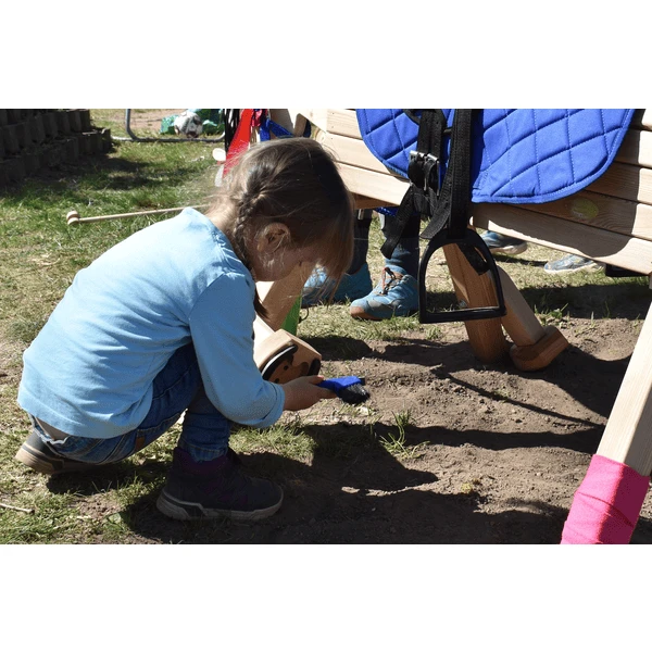 Helga Kreft Schoonmaakhoeven Voor Tuinpaarden 5 Helga Kreft Schoonmaakhoeven Voor Tuinpaarden - Afbeelding 3