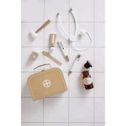 Kids Concept® Dokterskoffer, Geel 10 Kids Concept® Dokterskoffer, Geel -Pink or blue kids concept dokterskoffer geel a256796 3