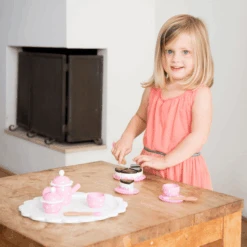 New Classic Toys® New Class Ic Toys Koffieset Met Taart 9 New Classic Toys® New Class Ic Toys Koffieset Met Taart -Pink or blue new class ic toys koffieset met taart a300741 2