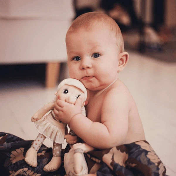 Rubens Barn Doll Lily - Mini Ecobuds 7 Rubens Barn Doll Lily - Mini Ecobuds - Afbeelding 5