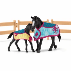 Schleich ® Paardenbox Met Merrie En Veulen 42611 8 Schleich ® Paardenbox Met Merrie En Veulen 42611 -Pink or blue schleich paardenbox met merrie en veulen 42611 a377485 1