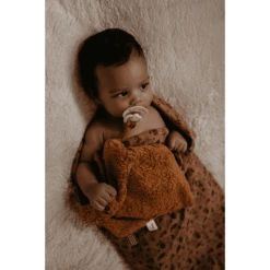 Snoozebaby GOTS Comfort Speelgoed - Sweet Dream Ing, Toffee 10 Snoozebaby GOTS Comfort Speelgoed - Sweet Dream Ing, Toffee -Pink or blue snoozebaby gots comfort speelgoed sweet dream ing toffee a352013 3